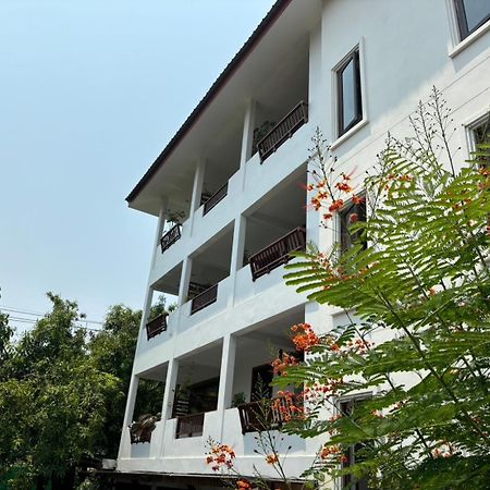 Yindee Stylish Guesthouse Chiang Mai Bagian luar foto